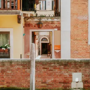 https://casa-accademia-venice.hotelinveneto.com